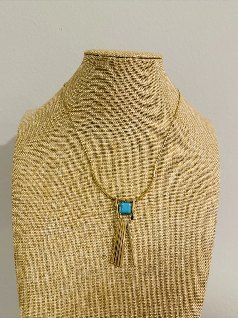 Fashion Jewelry Gold Tone Necklace with Turquoise Accent